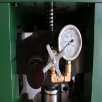 Automatic cold pressed machine for diamond segments